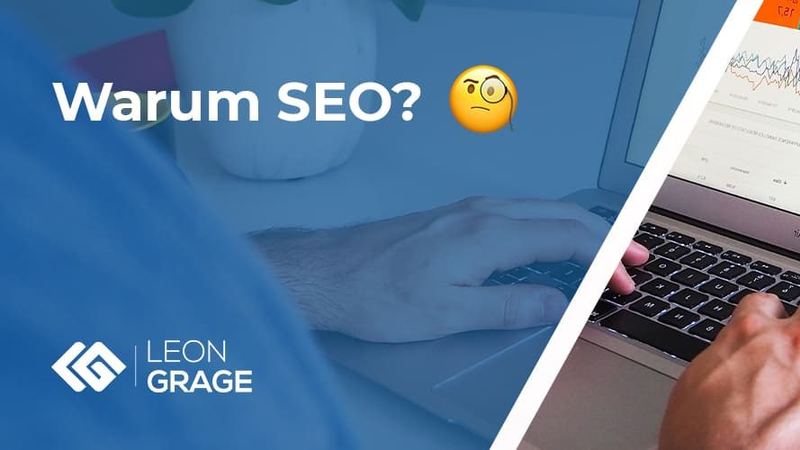 Beitragsbild „Warum SEO?“: Hände tippen auf einem Laptop mit SEO-Statistiken
